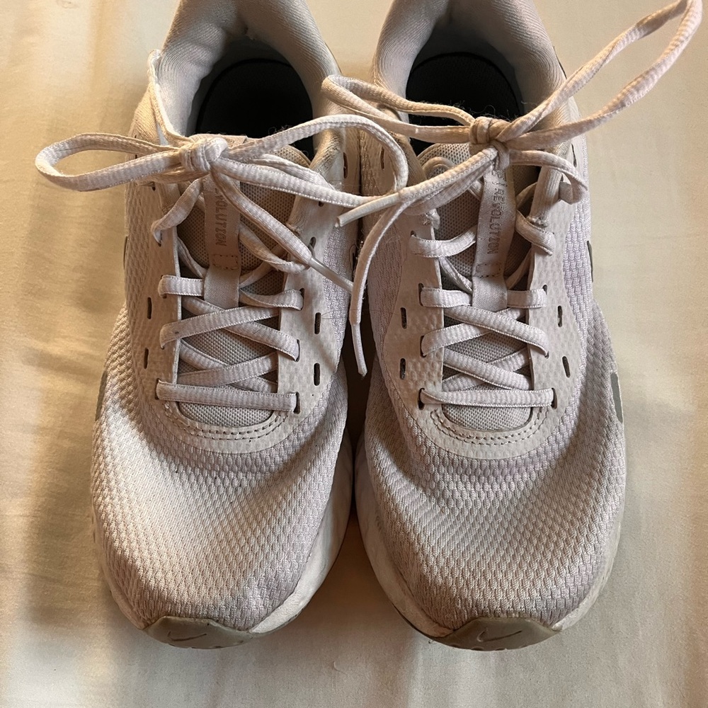 Nike White and Gray Athletic Sneakers - Picture 3 of 8